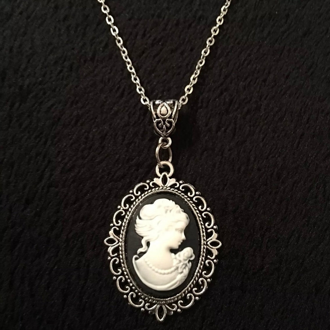 Vintage Victorian Fashion - Victorian Necklace Gothic Retro-Victorian Cameo Pendent