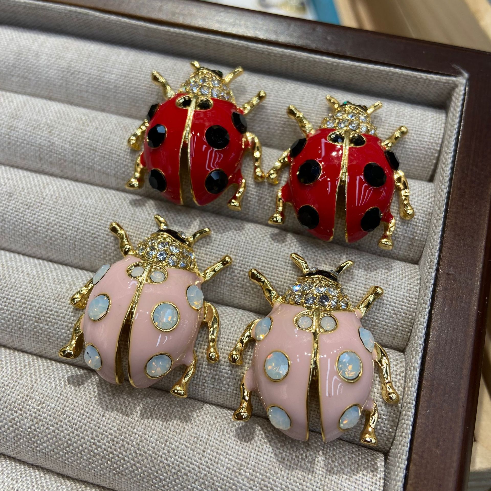2026 New Sparkling Ladybug Stu - Vintage Fashion Bug recensione e prezzo