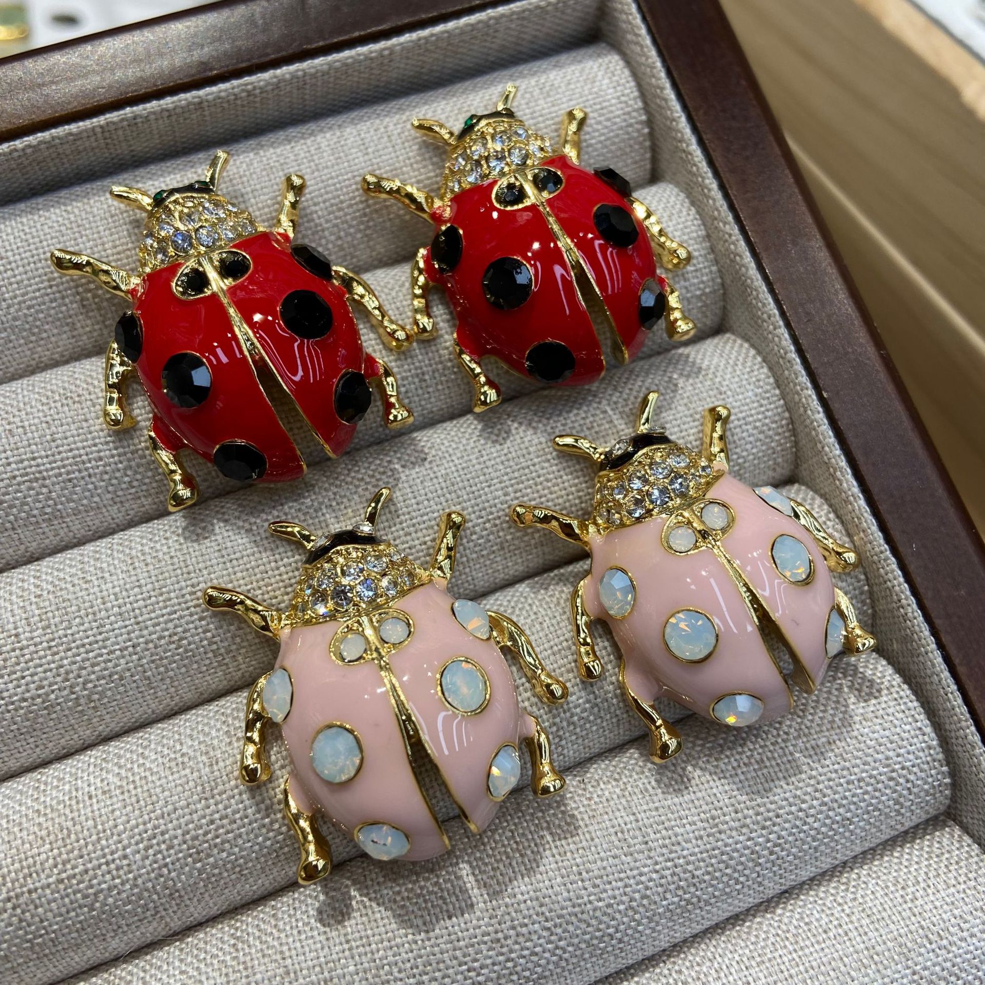 2026 New Sparkling Ladybug Stu - Vintage Fashion Bug recensione e prezzo
