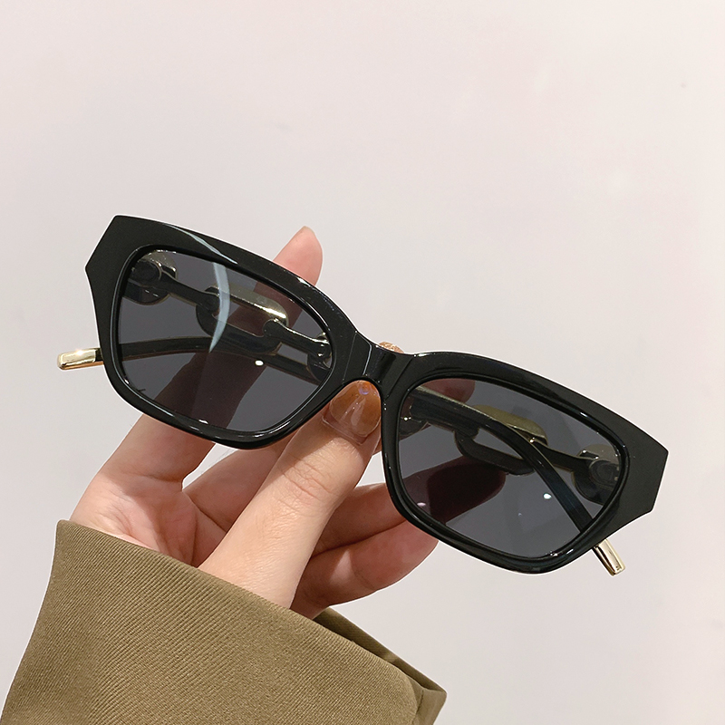 Classic Casual Sunglasses For  - Vintage Fashion Aesthetic recensione e prezzo