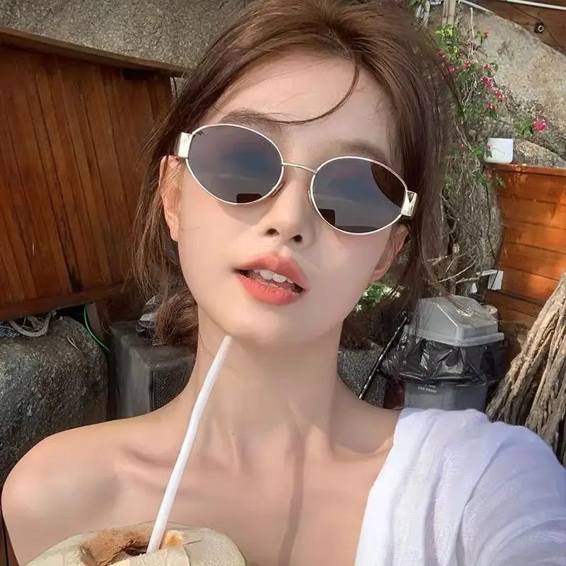 New Small Oval Women Sunglasse - Vintage Fashion Design recensione e prezzo