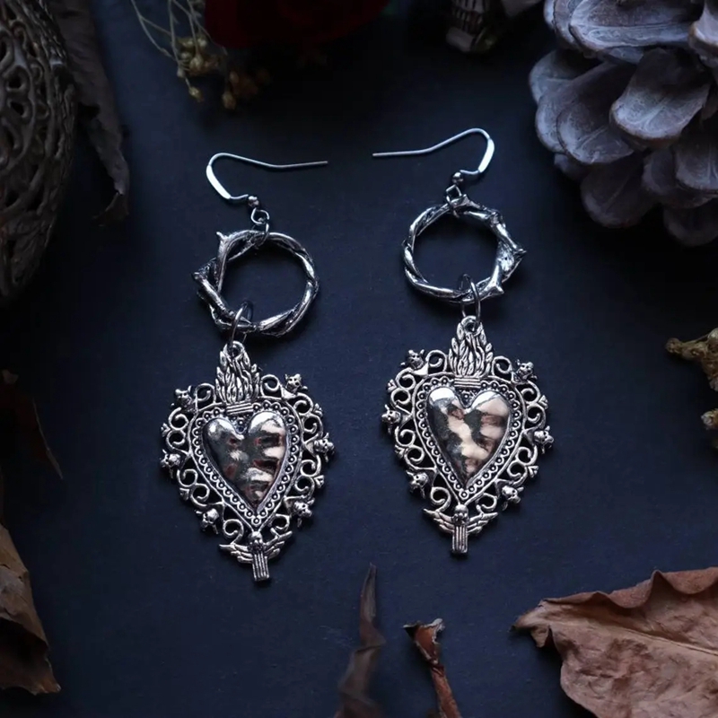 Gothic Heart Circle Dangle Ear - Vintage Victorian Fashion recensione e prezzo