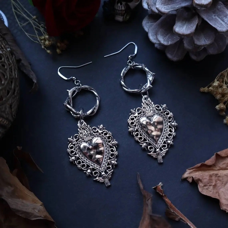 Gothic Heart Circle Dangle Ear - Vintage Victorian Fashion recensione e prezzo