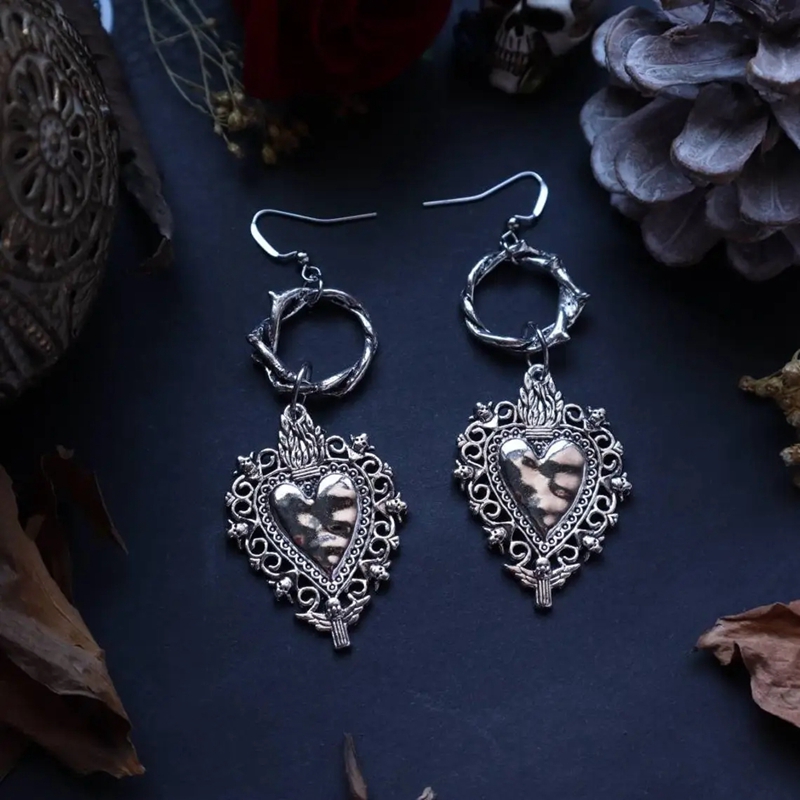 Gothic Heart Circle Dangle Ear - Vintage Victorian Fashion recensione e prezzo