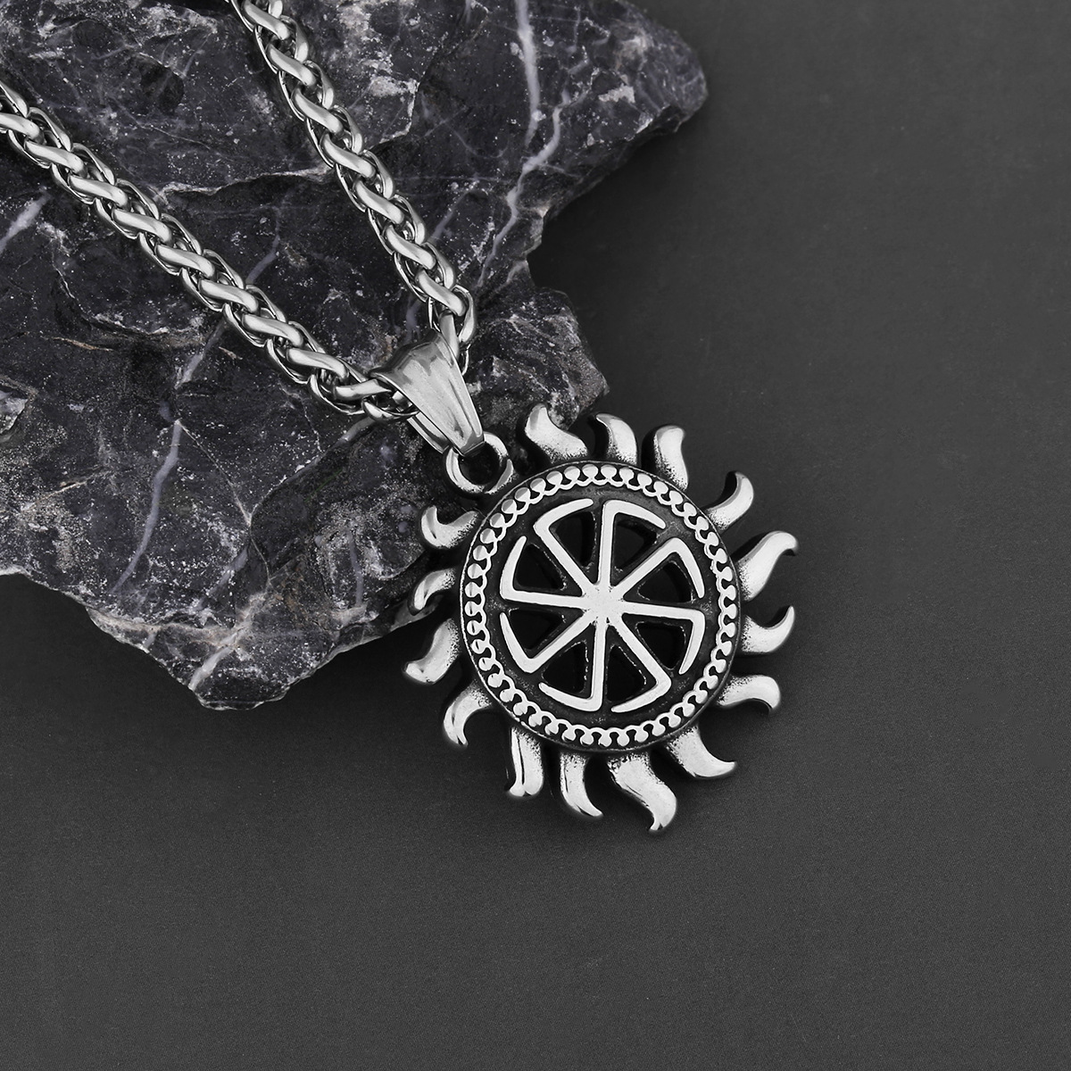 HNSP Men's Kolovrat Sun Wheel  - Vintage Fashion Wheel recensione e prezzo