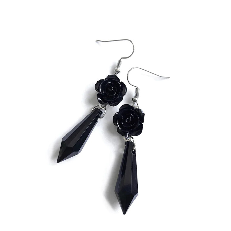 New Goth Black Rose Earrings w - Vintage Victorian Fashion recensione e prezzo
