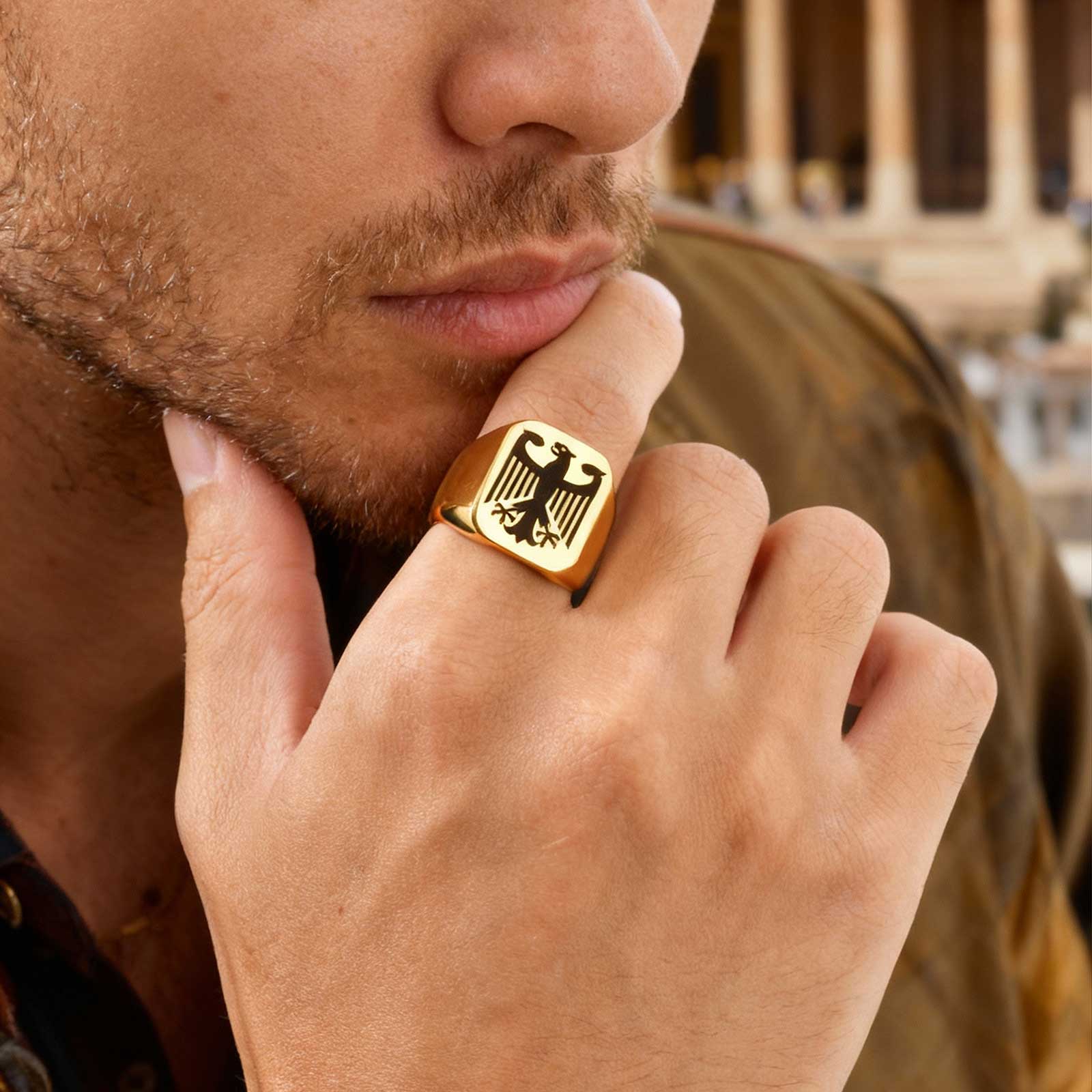 Custom Flying Hawk Eagle Ring  - Vintage Fashion Guild recensione e prezzo