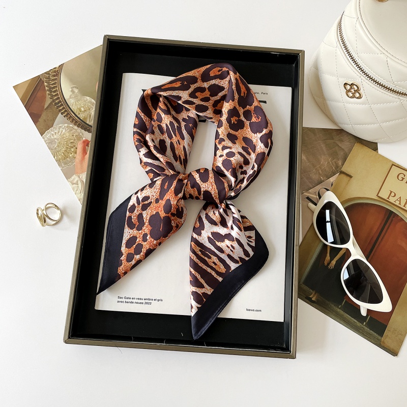 Vintage Square Silk Scarf Leop - Vintage Fashion Hijab recensione e prezzo
