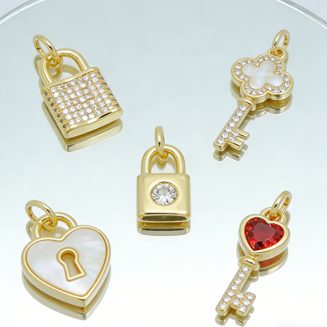 4Pcs Pendants Sparkling Heart  - Vintage Fashion Jewelry Necklaces recensione e prezzo