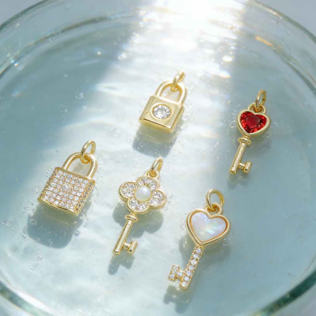 4Pcs Pendants Sparkling Heart  - Vintage Fashion Jewelry Necklaces recensione e prezzo