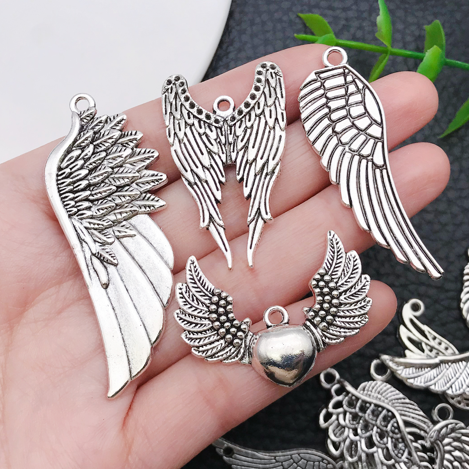 Angel Wing Charms, New 22/42 P - Vintage Fashion Jewelry Necklaces recensione e prezzo
